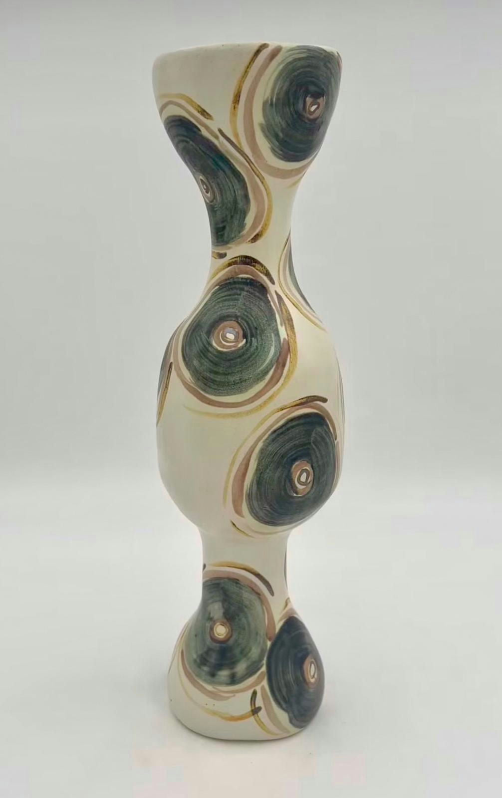 Curvy vase with oxide drawings