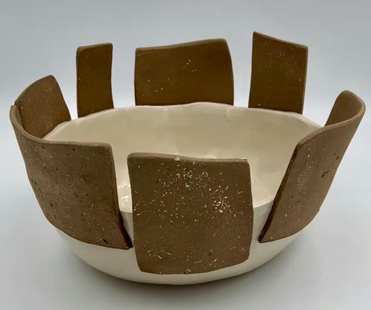 2 clay bowl adorned with different clay grogs