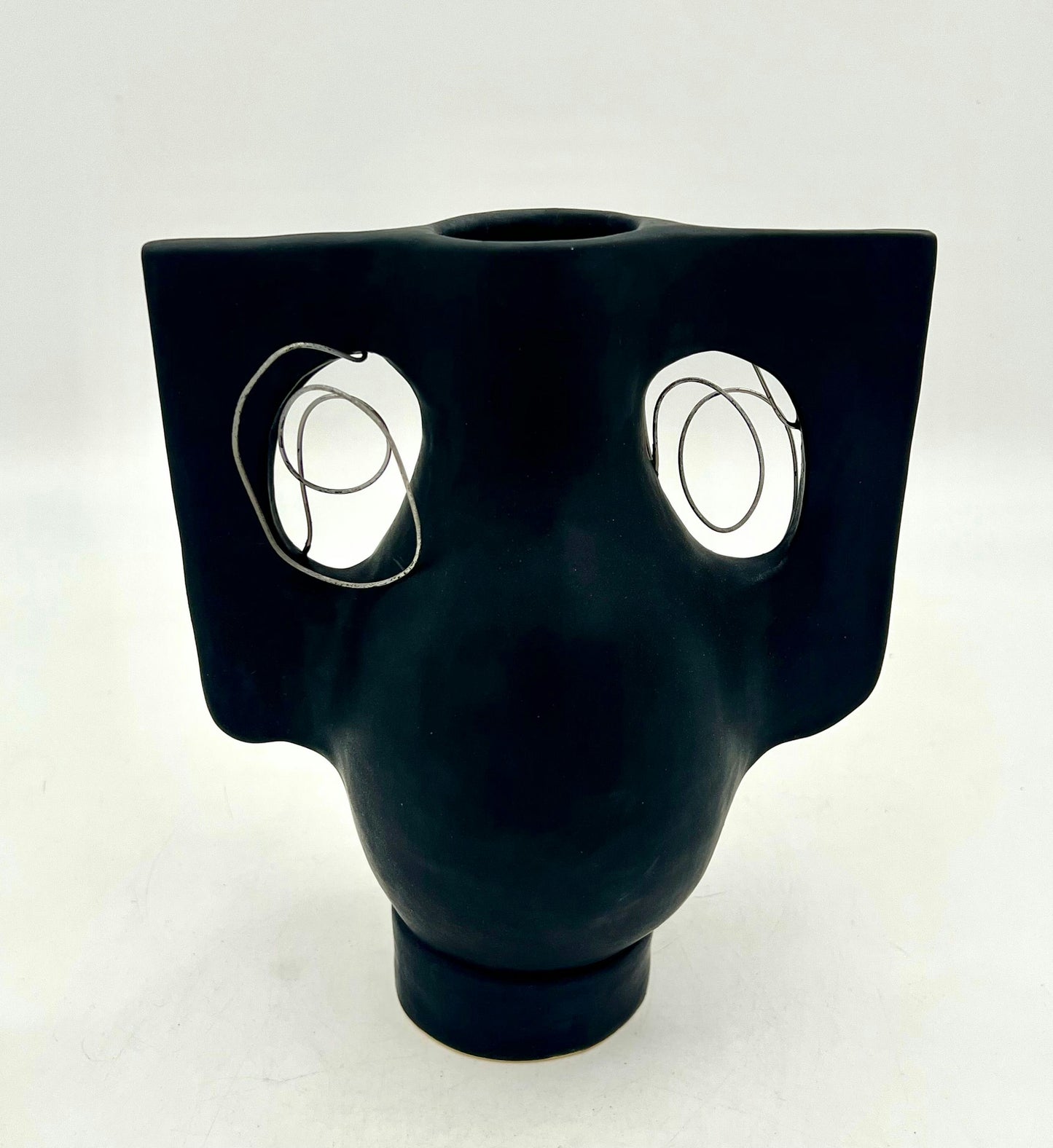 2 handle black matte vase with spiraled wire